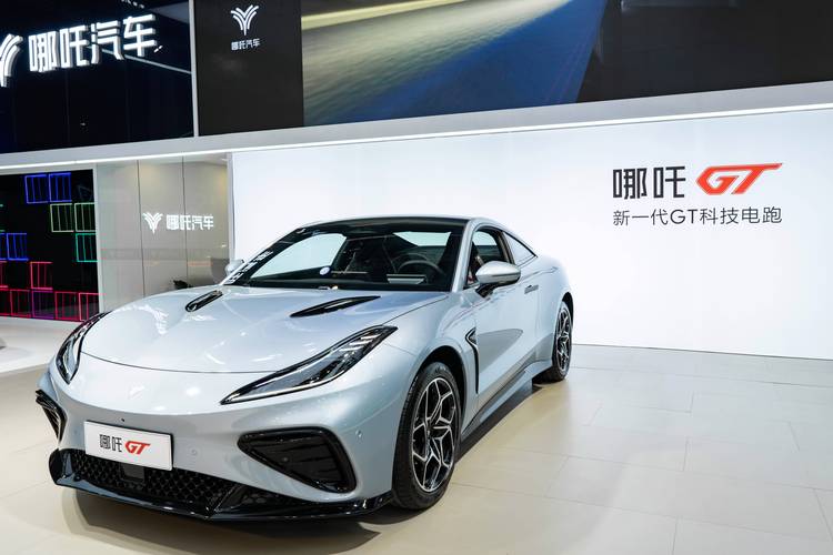 惠州272哪吒汽车在智能汽车领域的表现，领途汽车在新能源汽车市场中的影响力